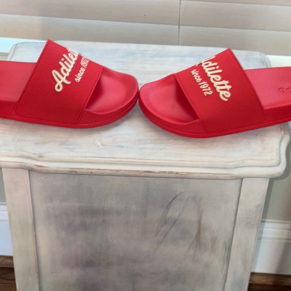 Adidas Red and White Adilette Slides- New without tag- retro! ♥️ - Picture 9 of 11